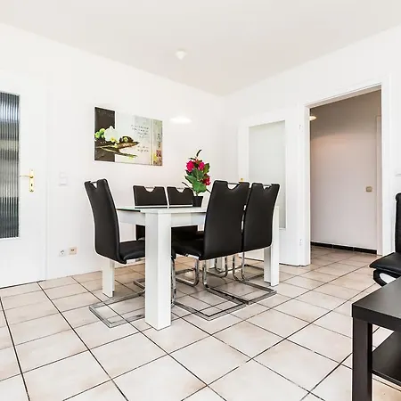 Work & Monheim Apartman *