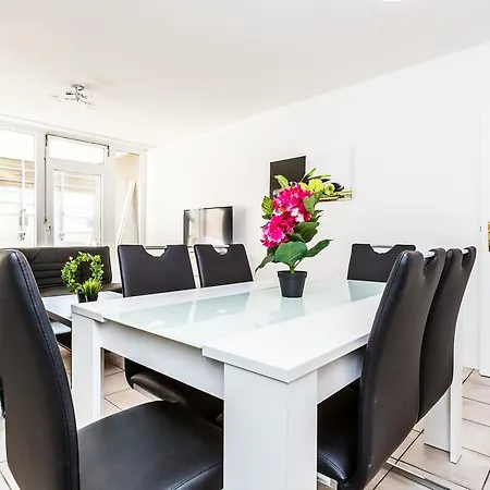 Work & Monheim Apartman