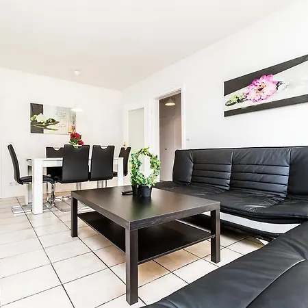 Work & Monheim Apartman *